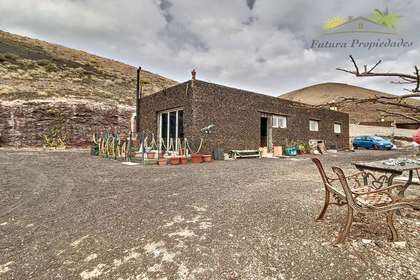 Chalet for sale in Uga, Yaiza, Lanzarote. 