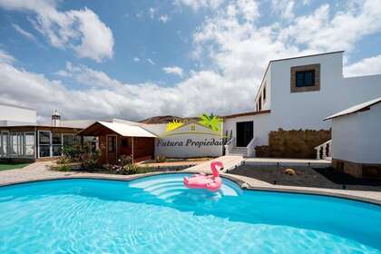 Townhouse for sale in Tinajo, Lanzarote. 